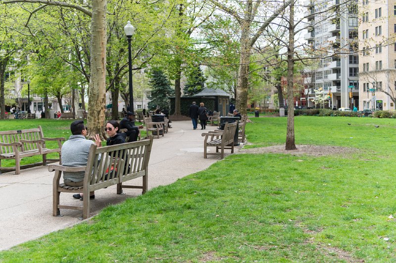 20150427_131932 D4S.jpg - Rittenhouse Square is one of the five original open-space parks planned by William Penn and his surveyor Thomas Holme during the late 17th century in central Philadelphia